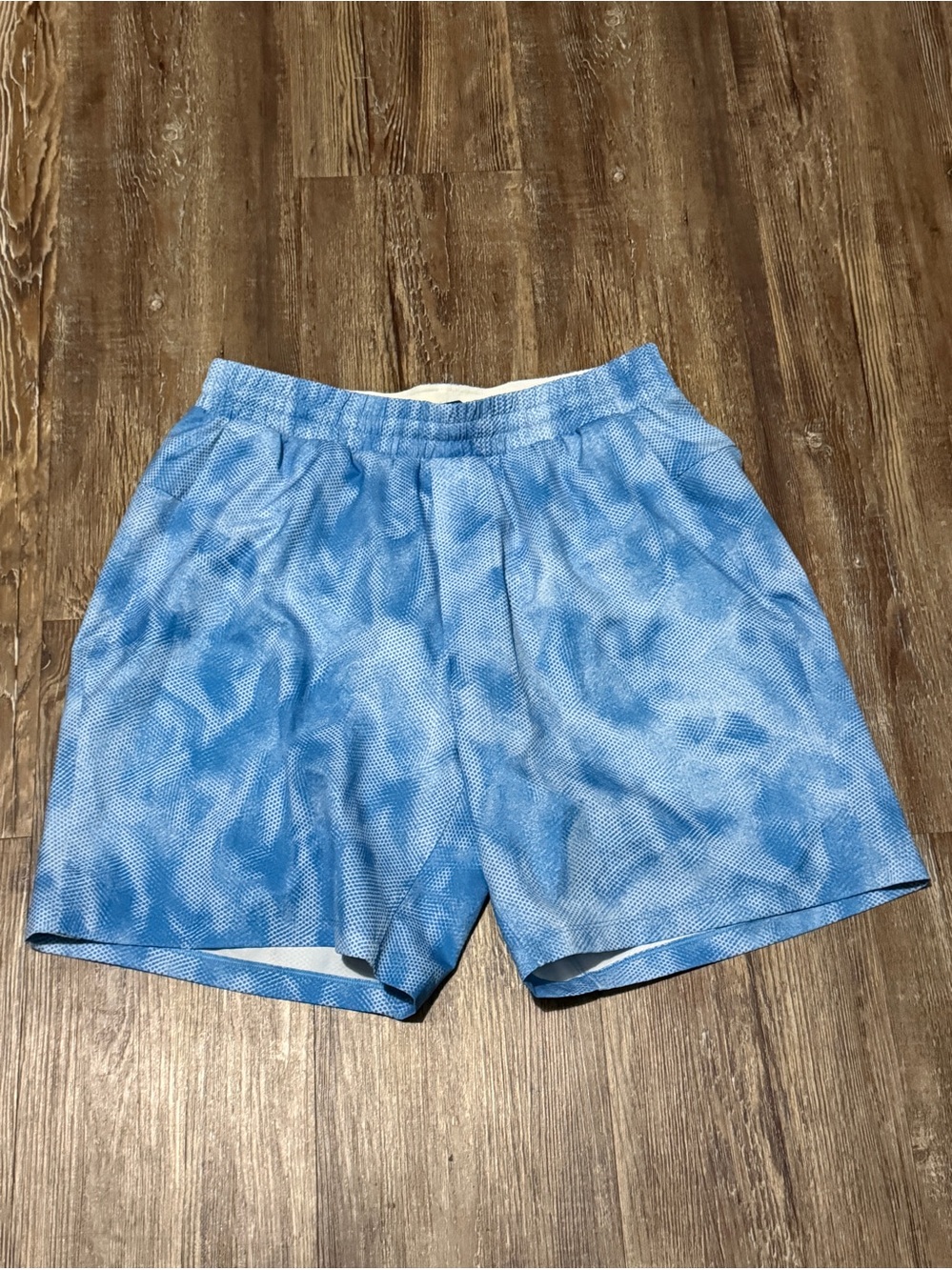 Lululemon Channel Cross Swim Shorts Men's Medium in Shadow Mesh Neo Blue Multi